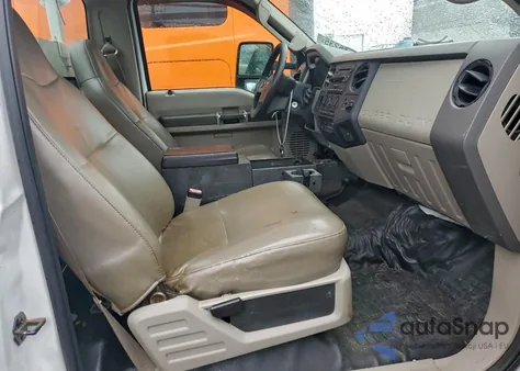 2008 Ford F550 Super Duty z USA, uszkodzony, nr VIN 1FDAF57R48EA56747